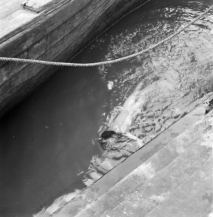 Boy swimming (Плавающий мальчик), 1947