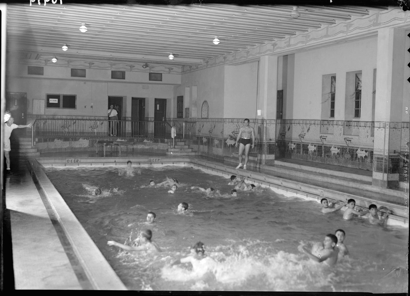 Jerusalem Y.M.C.A. activities. Swimming pool, boys' day (Деятельность Y.M.C.A. в Иерусалиме. Бассейн, день мальчиков), 1934-1939