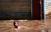 A boy swims in the flooded area / Мальчик плавает в затопленной зоне