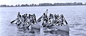 Boys in canoe race / Мальчишки в гонке на каноэ