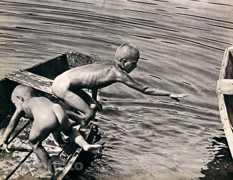 Nude boys skinny dipping (Мальчишки, купающиеся голышом), 1935