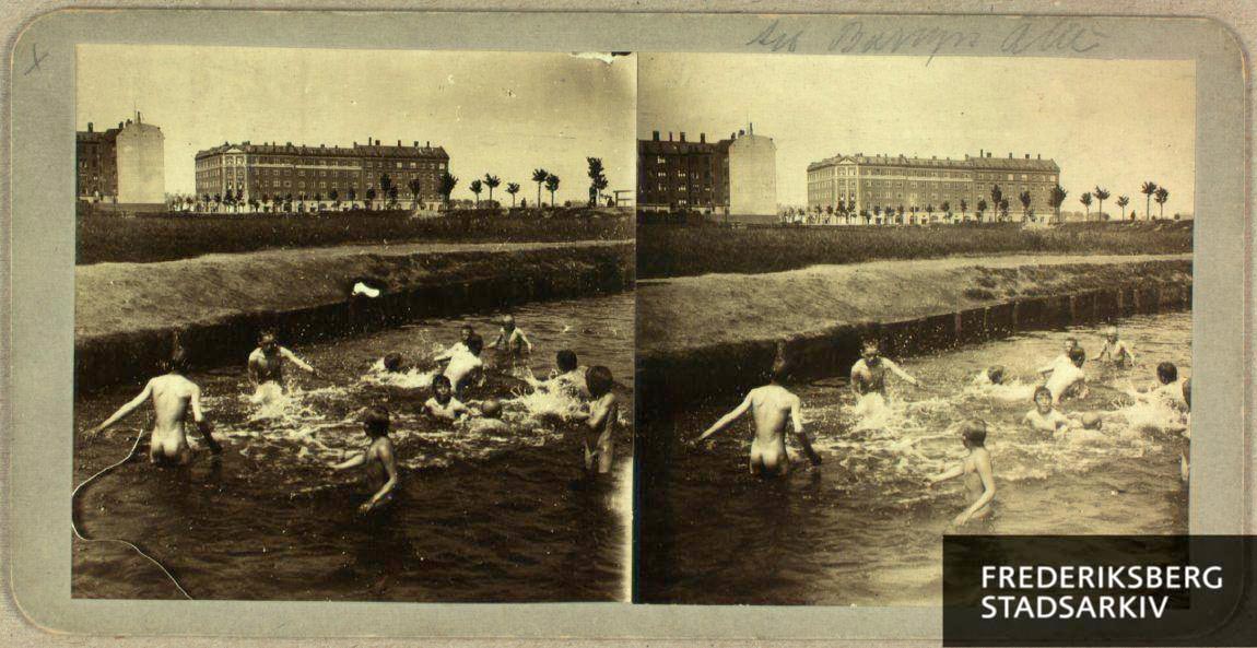 Badende drenge i Ladegårdsåen ved Bispeengen (Мальчики купаются в реке Ладегордсен в Биспеенгене), c.1906