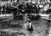 Fountain, on a hot day / В жаркий день, фонтан