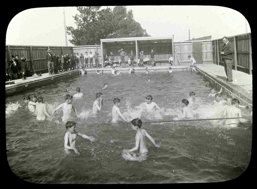 Diving in the swimming pool (Ныряние в бассейне), c.1920