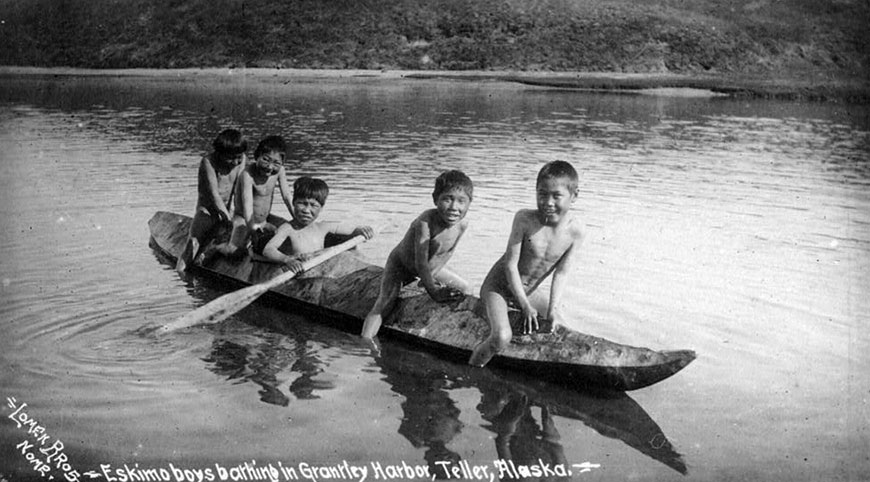 Eskimo boys bathing in Grantley Harbor (Эскимосские мальчики, купающиеся в Гавани Грантли), c.1900-1930