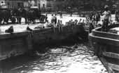 Boys swimming at dock / Мальчишки, купающиеся в доке