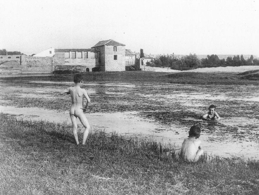 Children bathing in the Tagus near Safont Beach (Дети, купающиеся в Тахо вблизи пляжа Сафонт), early XX