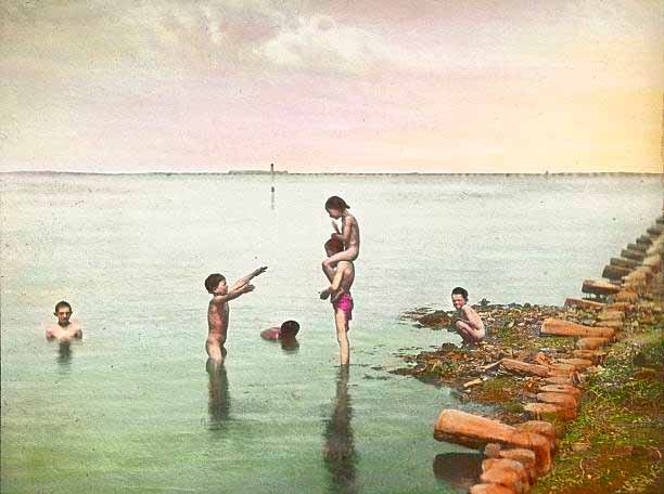 Boys bathing in the lagoons (Мальчики, купающиеся в заливе), c.1910