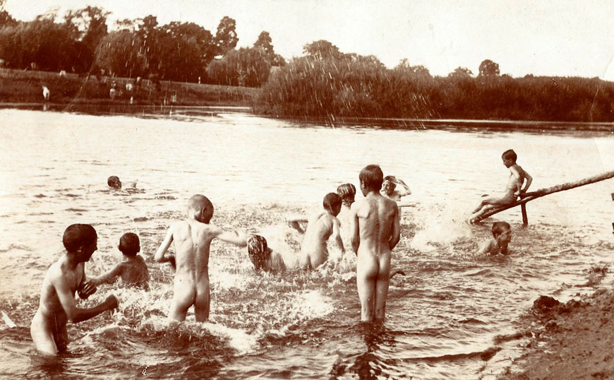 Illegal Bathing (Нелегальное купание), 1900s