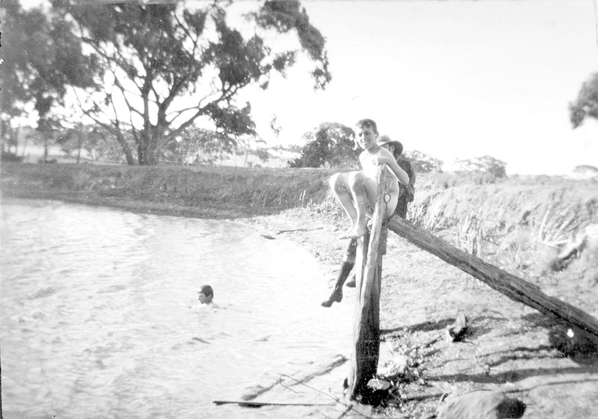 Boy Scouts swimming in a river or dam (Бойскауты купаются в реке или запруде), c.1912