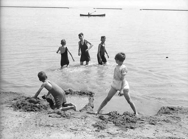 4 boys and a girl (4 мальчика и девочка), July1929