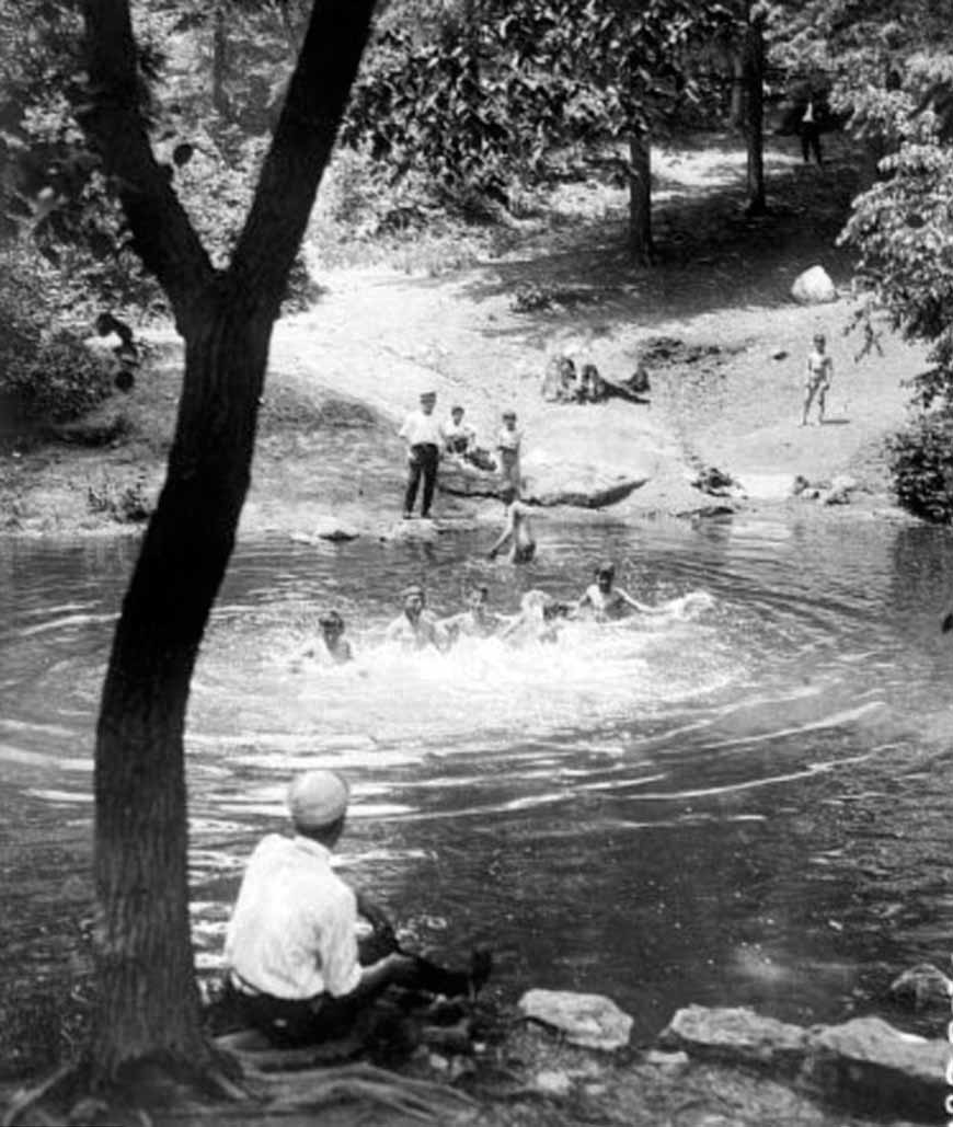 Boys bathing in the little river (Мальчишки, купающиеся в речке), 1922