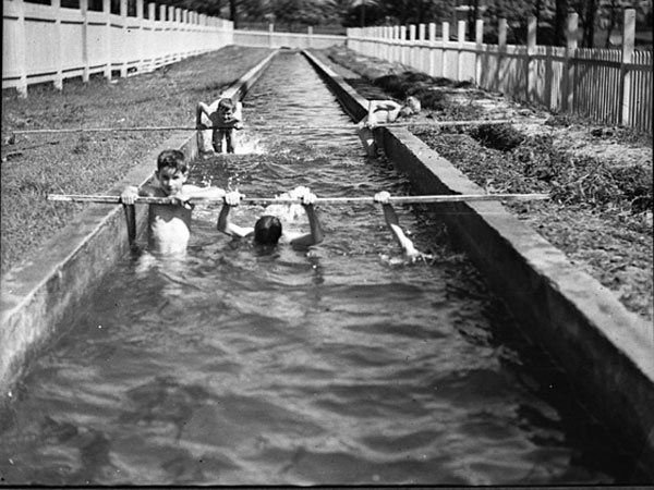 Boys swimming (Купающиеся мальчики), 1950s