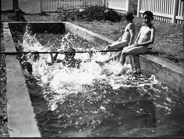 Boys swimming (Купающиеся мальчики), 1950s