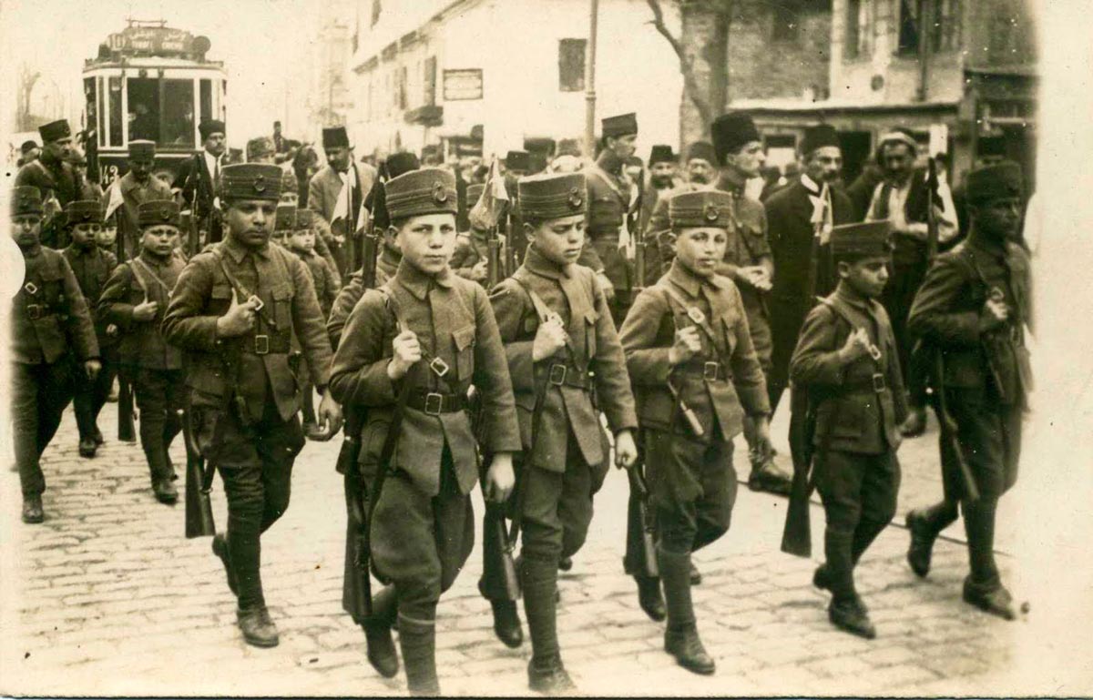 15 year old Ottoman soldiers who fought in Gallipoli (15-тилетние турецкие подростки, который примут участи в битве при Галлиполи), 1915