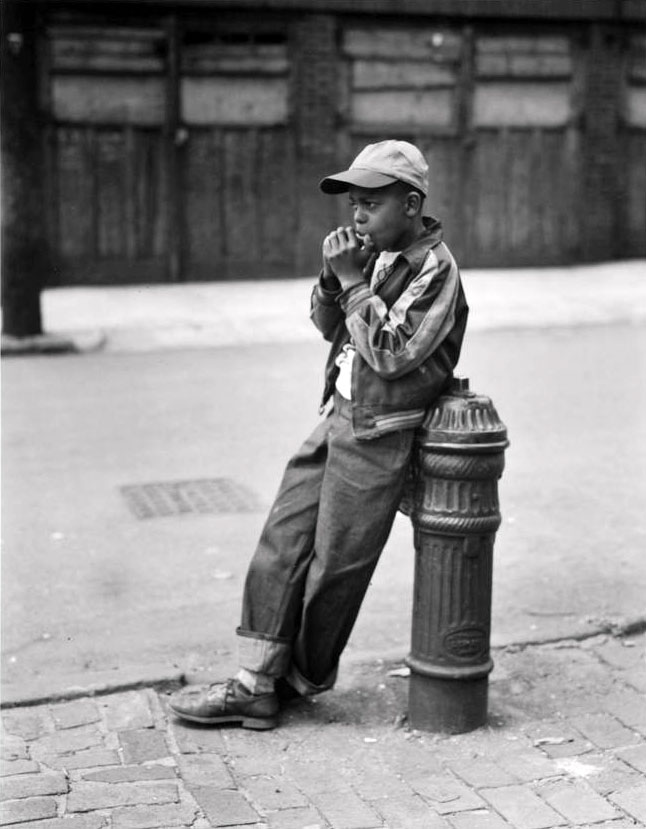 Boy Playing Harmonica (Мальчик, играющий на губной гармошке), 1950