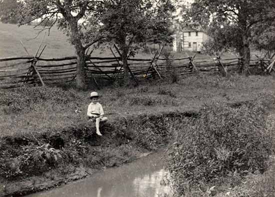 John Fishing on Bank of Stream (Джон, ловящий рыбу на берегу ручья), 1897