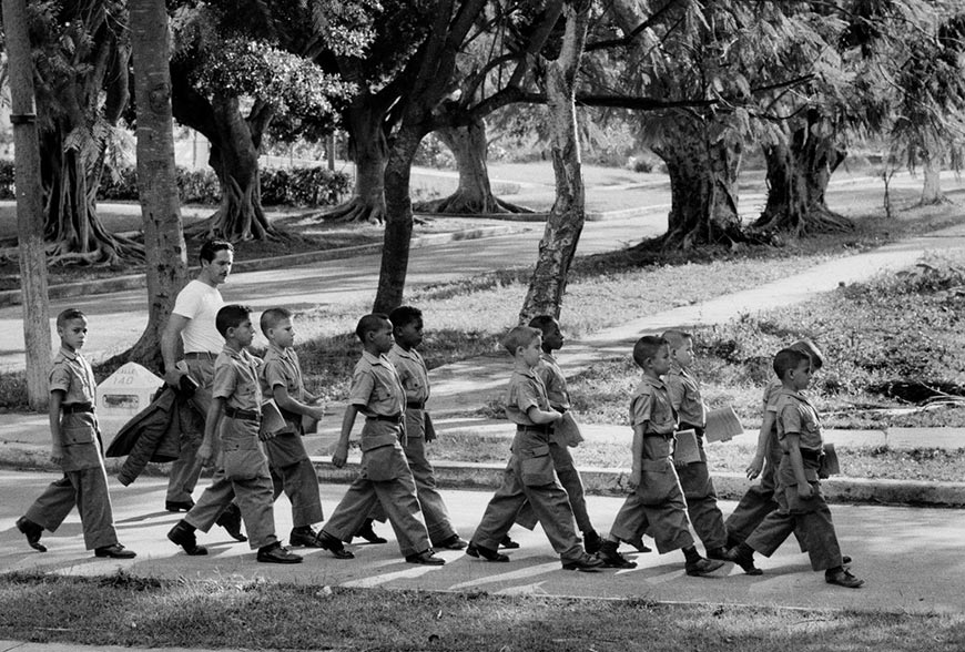 Schoolboys march to ballet school (Школьники маршируют в балетную школу), 1963