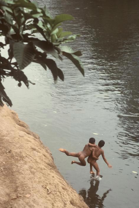 Indian children bathing in Chico river (Мальчики-индейцы, купающиеся в реке Чико), 1999