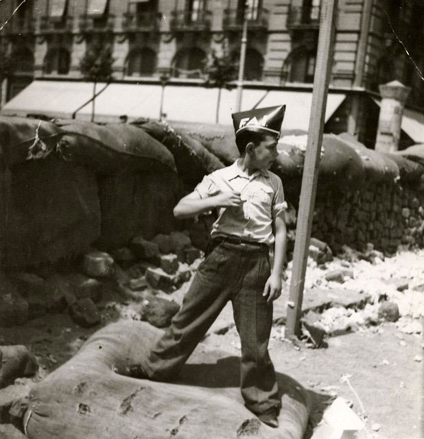 Boy wearing hat of the FAI (Мальчик в пилотке Союза Анархистов Испании), August 1936