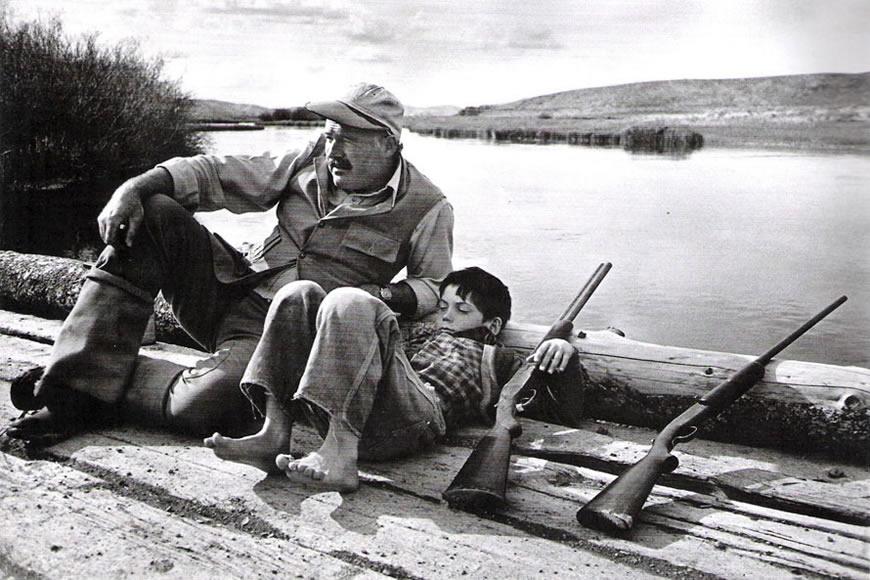 Ernest Hemingway and his son Gregory (Эрнест Хемингуэй и его сын Грегори), October 1941 