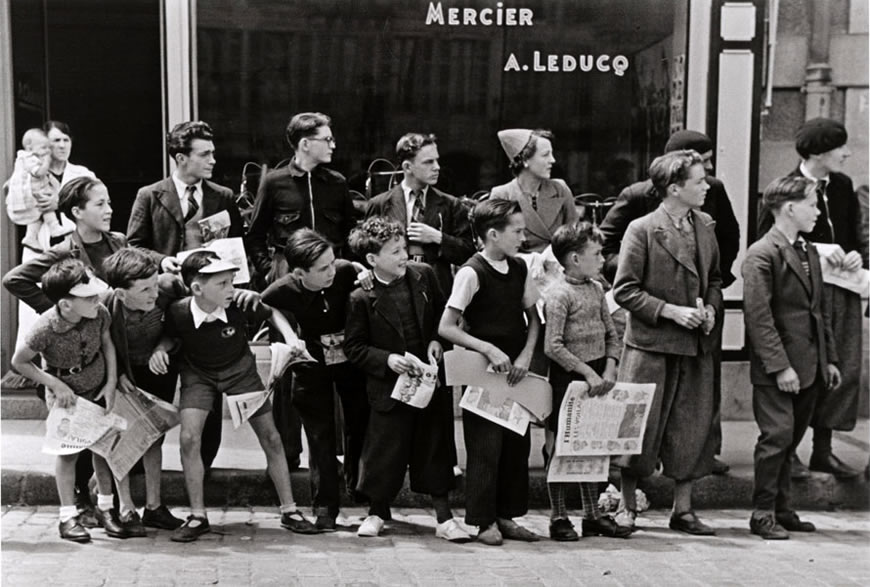 Watching the Tour de France (Наблюдая за гонкой Тур де Франс), 1939 