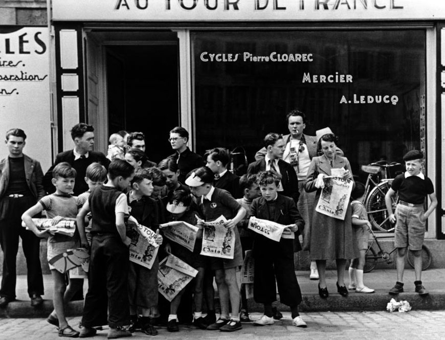 Watching the Tour de France (Наблюдающие за гонкой Тур де Франс), July 1939