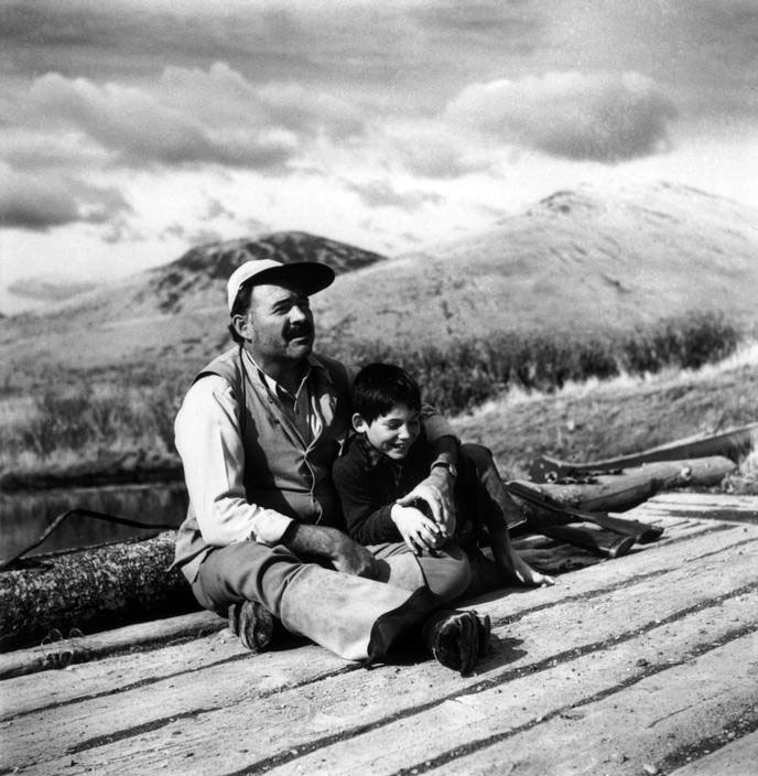 Ernest Hemingway with his son Gregory (Эрнест Хемингуэй и его сын Грегори), 1941