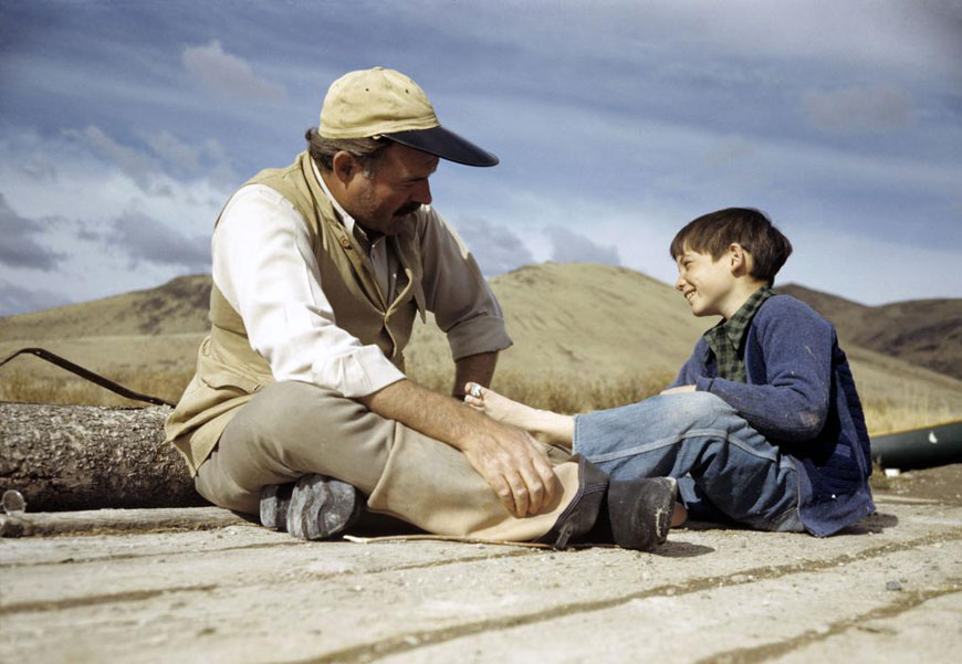 Ernest Hemingway with his son Gregory (Эрнест Хемингуэй и его сын Грегори), 1941