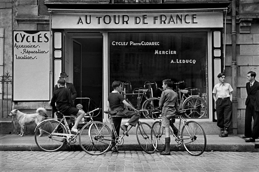 Watching the Tour de France (Наблюдая за гонкой Тур де Франс), 1939 