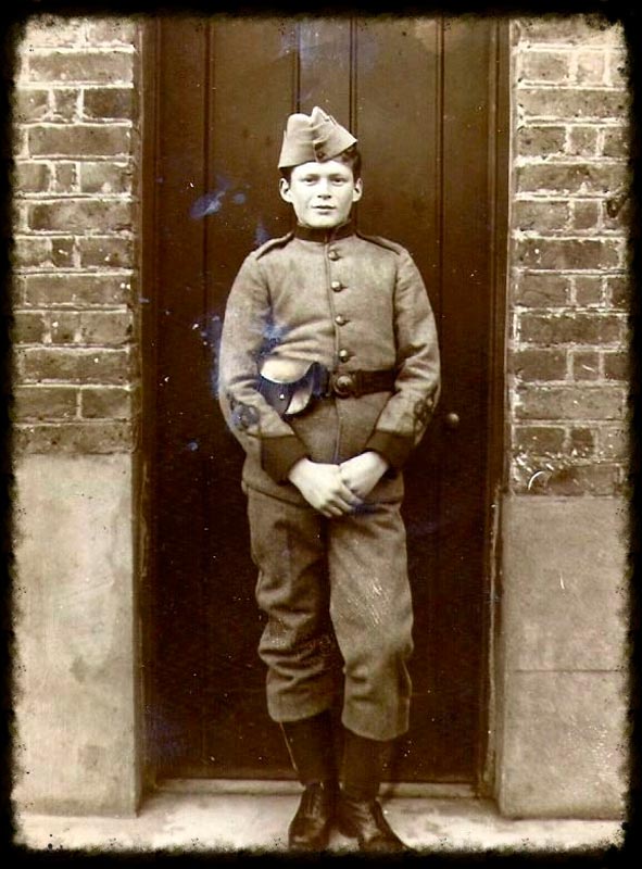 Billy Stevenson in uniform (Билли Стивенсон в униформе), c.1895