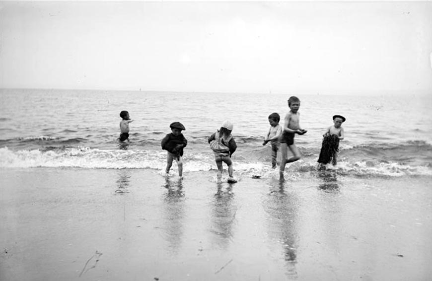 [Enfants sur la plage / Дети на пляже], late XIX-early XX