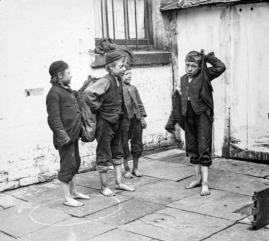 A group of street children (Группа уличных детей), c.1900