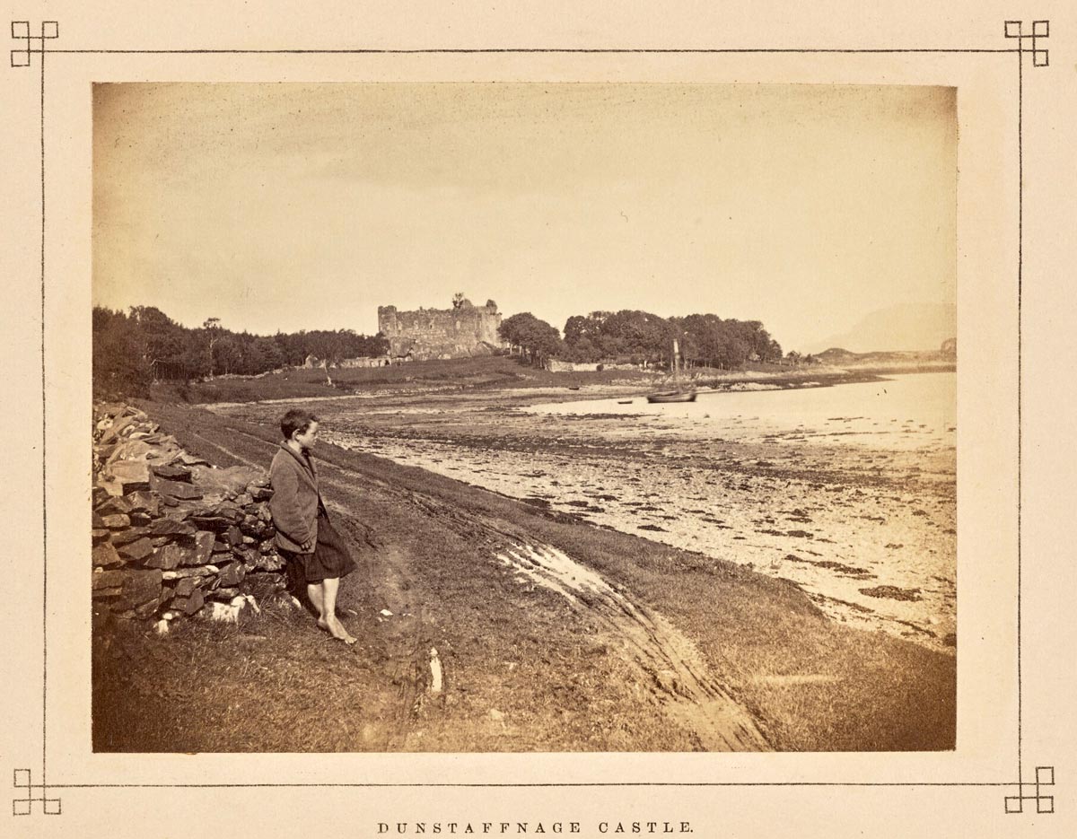 Dunstaffnage Castle (Замок Данстаффнейдж), 1868