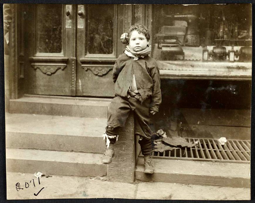 Boy Sitting on Stoop (Мальчик, сидящий на крыльце), 1890-1920