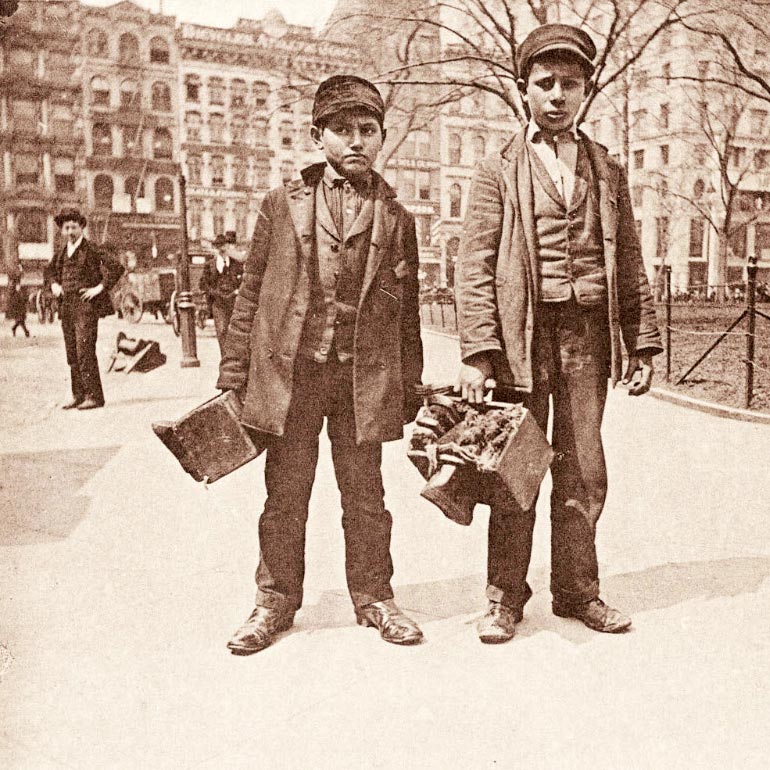 Street Types of New York. Shoeshine Boys (Уличные виды Нью-Йорка. Чистильщик обуви), 1896