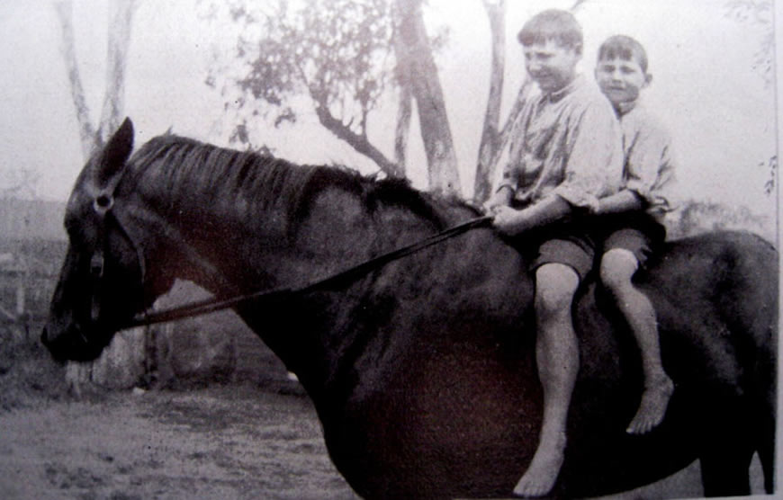 Deux Garcons sur un Meme Cheval (Два мальчика на одном коне), 1930s