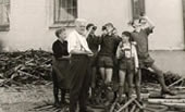 German teenage boys enjoying a drink of beer / Немецкие мальчики наслаждаются пивом