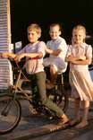 Three Amish children / Три ребёнка-амиша