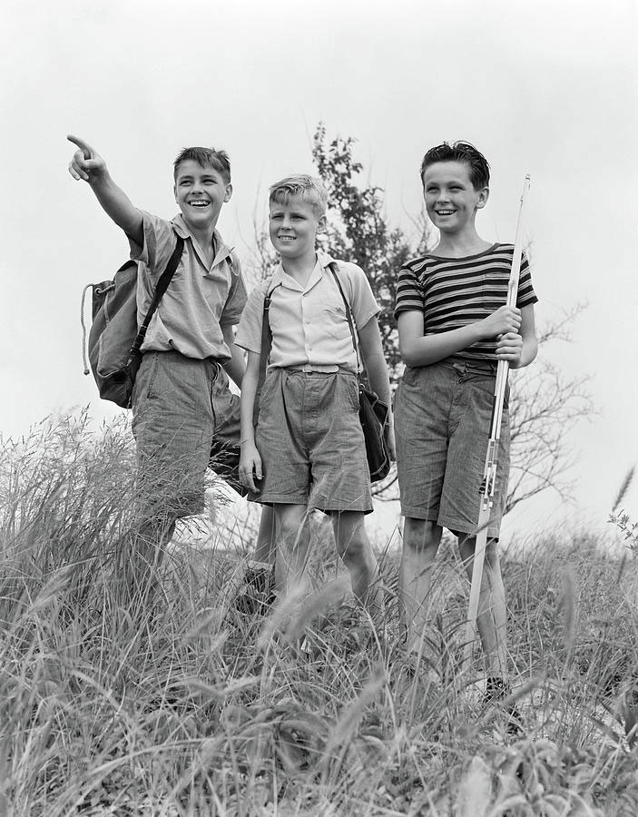 Three boys hiking in field (Три путешествующих мальчика в поле), 1940s