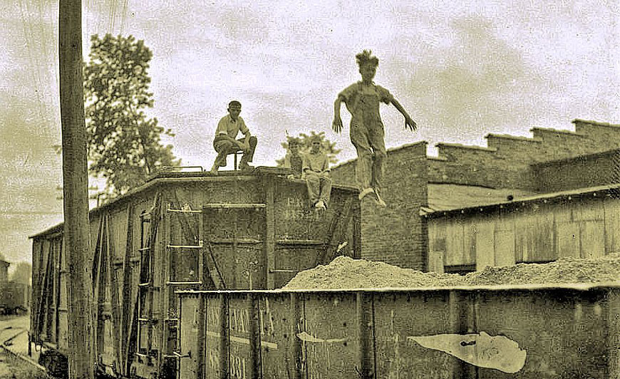 Boys jumping from boxcar (Мальчишки, прыгающие с вагона), 1927