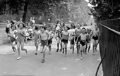 A group of children run excitedly through / Группа увлечённо бегущих детей