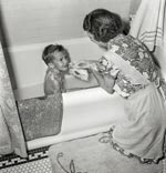 Earl Babcock's mother helping with his bath / Мать графа Бэбкока помогает ему принять ванну