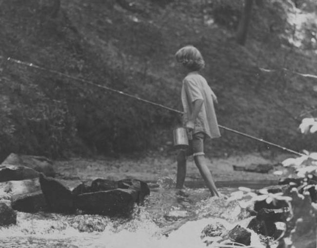 Boy with fishing pole and can of worms (Мальчик с удочкой и жестянкой с червями), 1970s