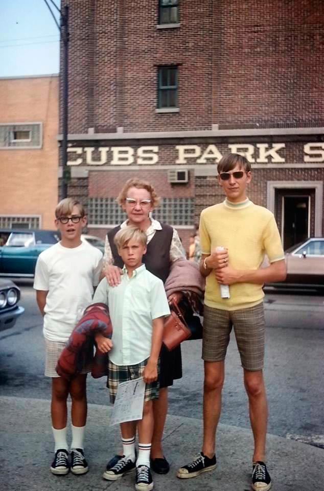 A grandmother takes the boys to Wrigley Field (Бабушка везет мальчиков в Ригли Филд), 1970s