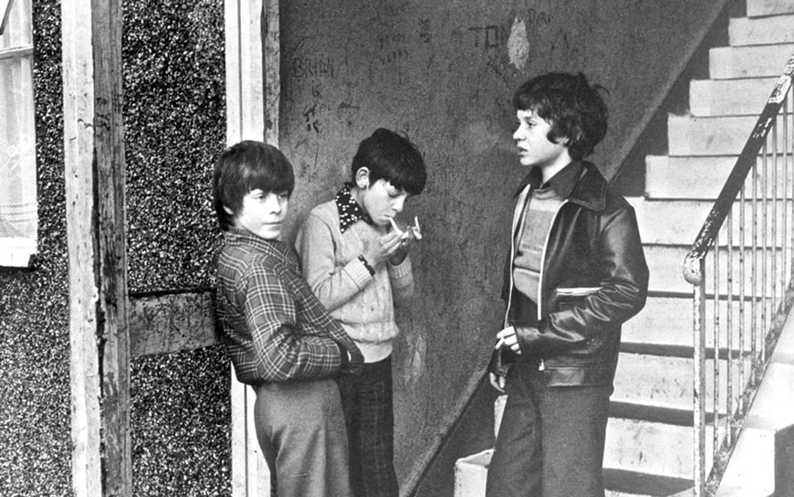 Boys smoking by etrance to flats (Мальчики, курящие у входа в подъезд), 1974