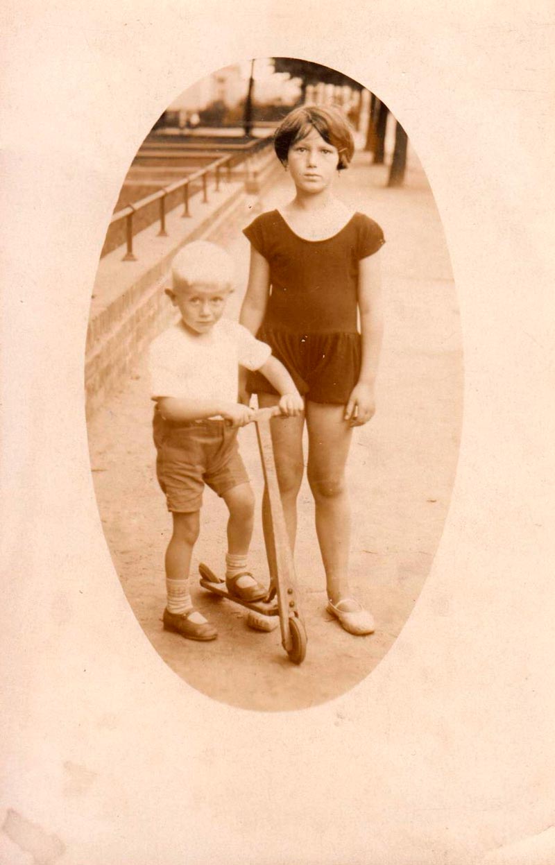 Brother ans sister (Брат и сестра), early 1930s