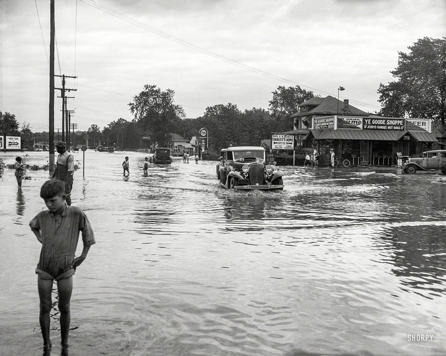 Flooding. Aftermath of the 'Chesapeake-Potomac' hurricane (Наводнение. Последствия урагана «Чесапик-Потомак»), August 1933