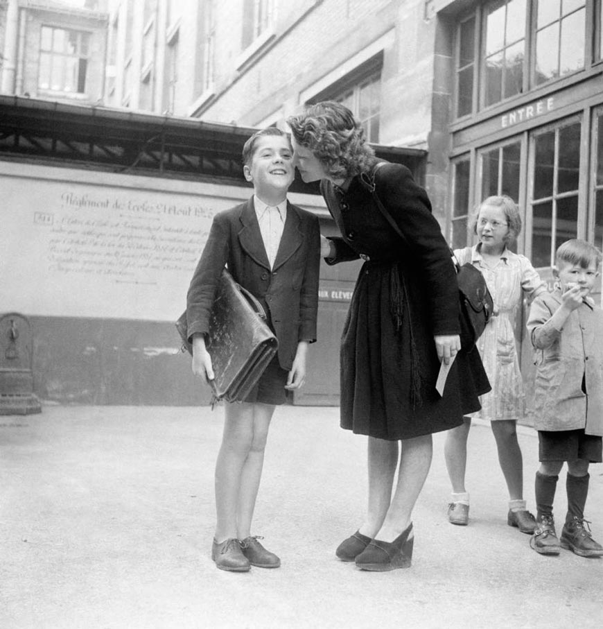 A mother says goodbye to her son on the first day of school (Мать прощается с сыном в первый день школы), 1945