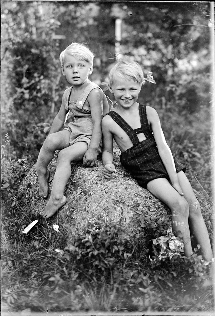 [Two boys / Два мальчика], 1945